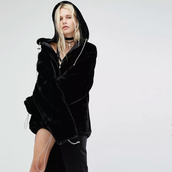 STORY OF LOLA OVERSIZED FRONT ZIP HOODED FAUX FUR JACKET - Picture 1 of 3